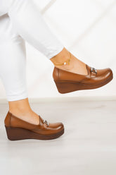 Dafne Taba Hakiki Deri Tokalı Yuvarlak Burun Dolgu Topuklu Günlük Ayakkabı