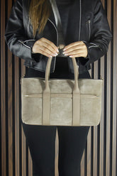 (VSN5014OC) Kum Hakiki Dana Süet Fermuarlı Üç Bölmeli İç Cepli Askılı Orta Boy Günlük Omuz Çantası