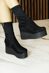 Yuki Siyah Süet Streç Kürk Astarlı Fermuarlı Yuvarlak Burun Gizli Dolgu Topuklu Bot