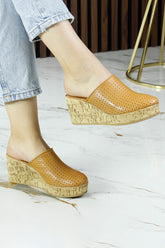 Aria Taba Hakiki Dana Derisi Önü Kapalı Mantar Taban Görünümlü Dolgu Topuklu Terlik