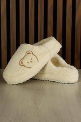 Clara Krem Pelüş - DAR KALIP - Ayıcık Desenli Kalın Düz Tabanlı Sessiz Kadın Ev Terliği