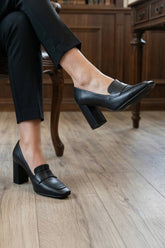 Della Siyah Vegan Kare Burun Kalın Topuklu Klasik Ayakkabı