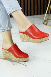 Aria Kırmızı Hakiki Dana Derisi Önü Kapalı Mantar Taban Görünümlü Dolgu Topuklu Terlik