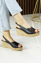 Luna Siyah Hakiki Dana Derisi Çapraz Bantlı Mantar Taban Görünümlü Dolgu Topuklu Sandalet