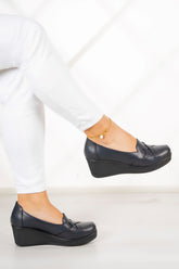 Shay Lacivert Hakiki Deri Çapraz Bant Detaylı Dolgu Topuklu Günlük Ayakkabı