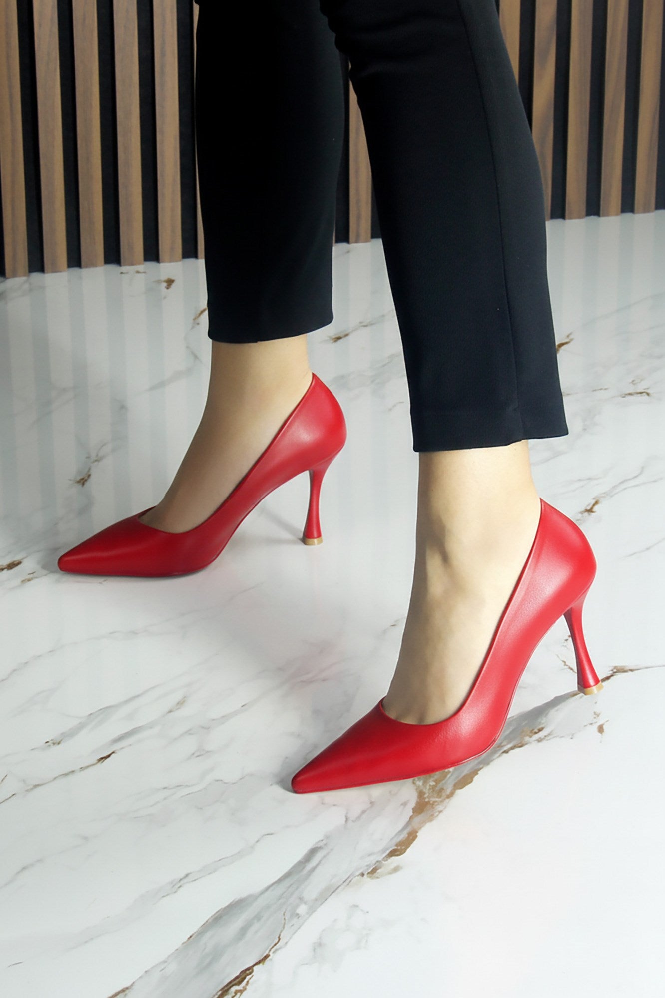 Suzanna Kırmızı Hakiki Dana Derisi Sivri Burun Klasik İnce Topuklu Ayakkabı