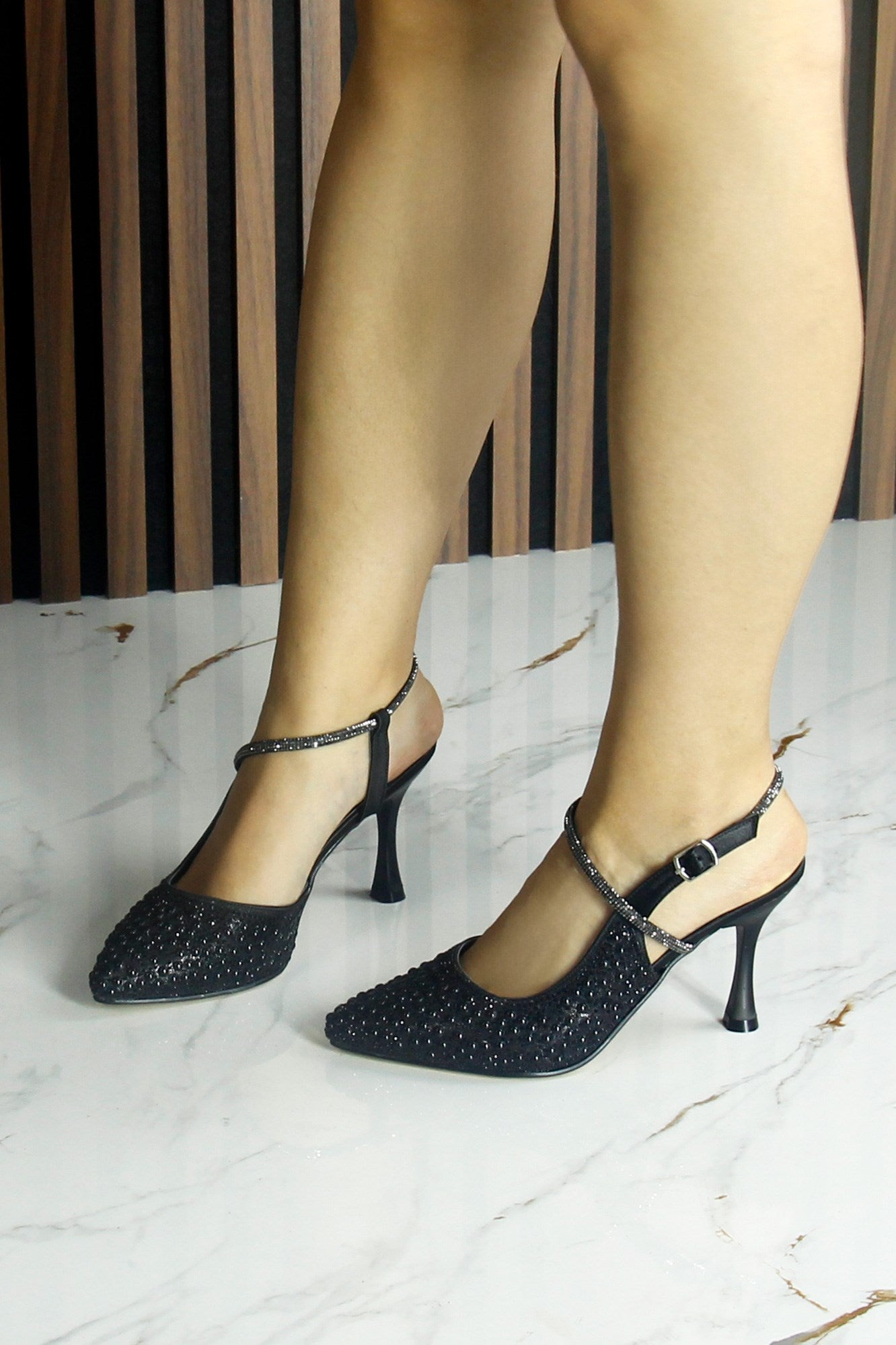 Perola Siyah Saten Taşlı İncili Arkası Açık Sivri Burun İnce Topuklu Abiye Ayakkabı