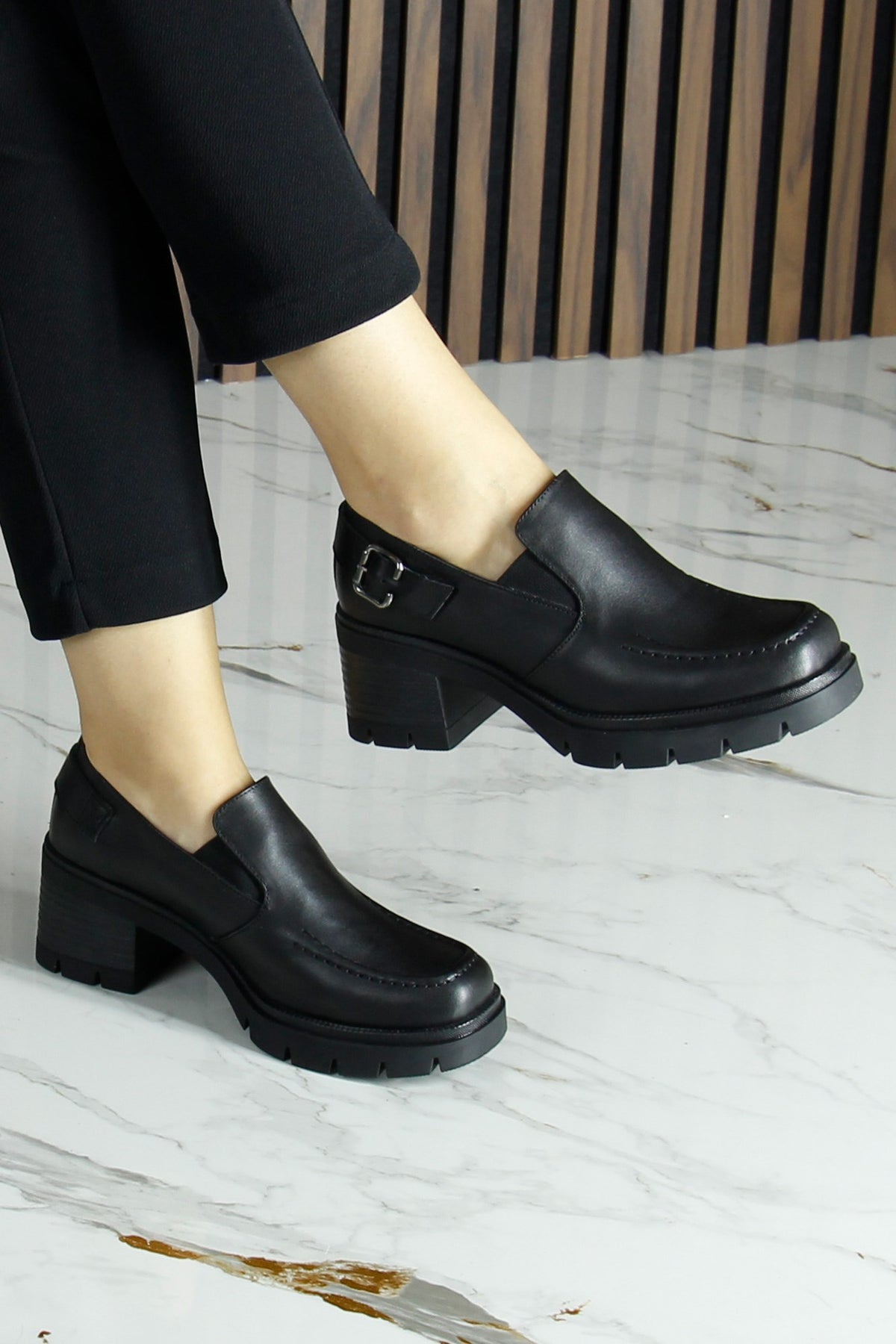 [MAX 5045] Siyah Hakiki Dana Derisi Lastikli Tokalı Kalın Topuklu Günlük Loafer Ayakkabı
