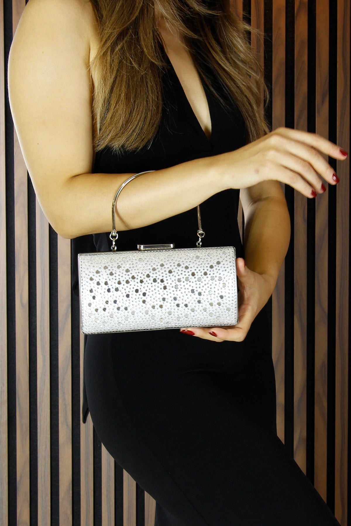 (ES0022AC) Gümüş Saten Damla Kristal Taşlı Metal Saplı Zincirli Abiye El Çantası