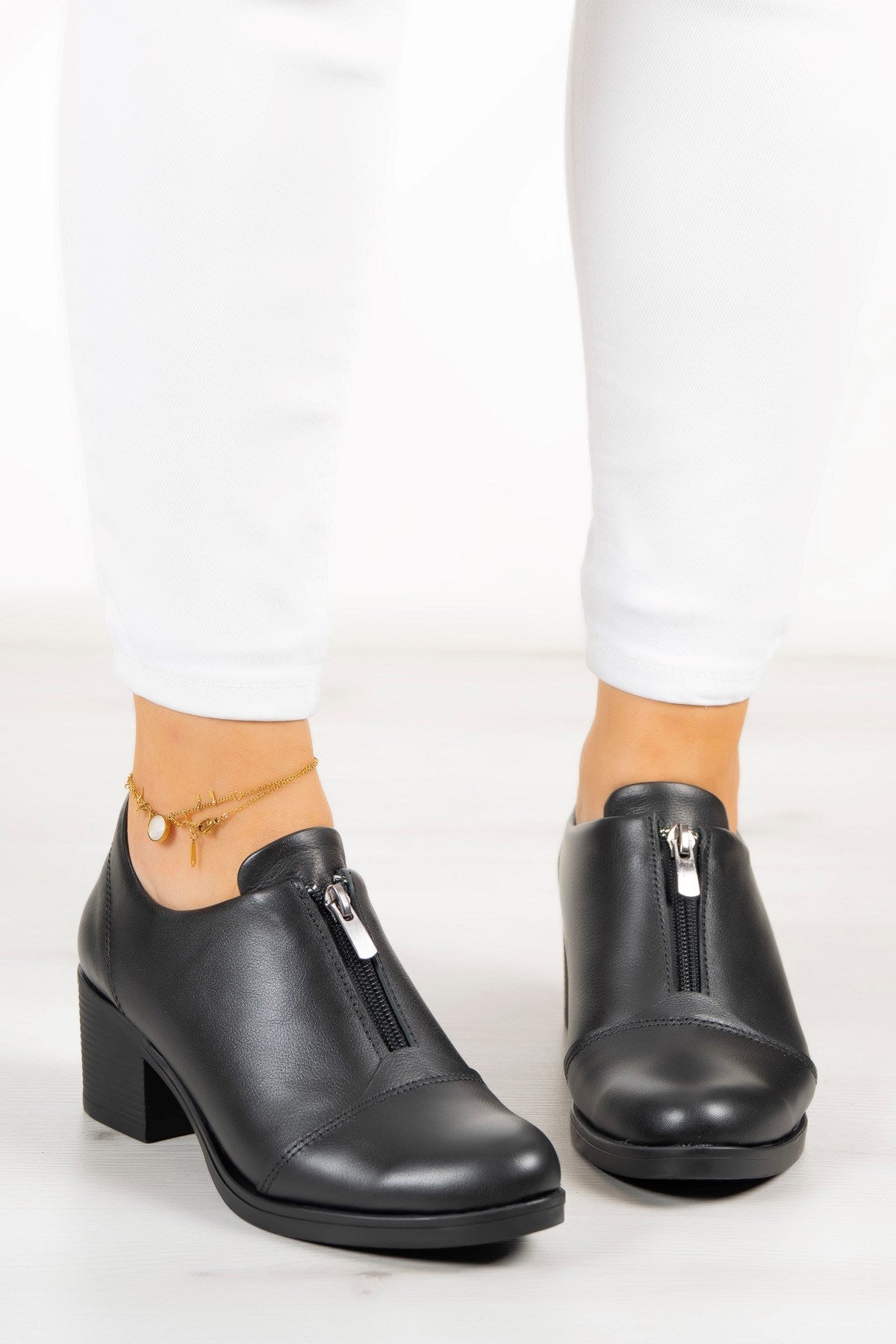 Brittany Siyah Hakiki Deri Fermuarlı Kalın Topuklu Günlük Ayakkabı