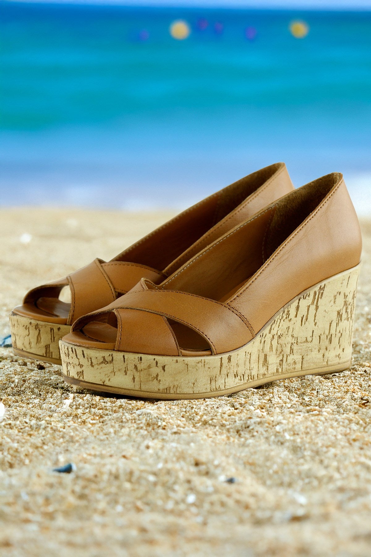 Astrid Taba Hakiki Deri Çapraz Bantlı Mantar Taban Görünümlü Dolgu Topuklu Sandalet