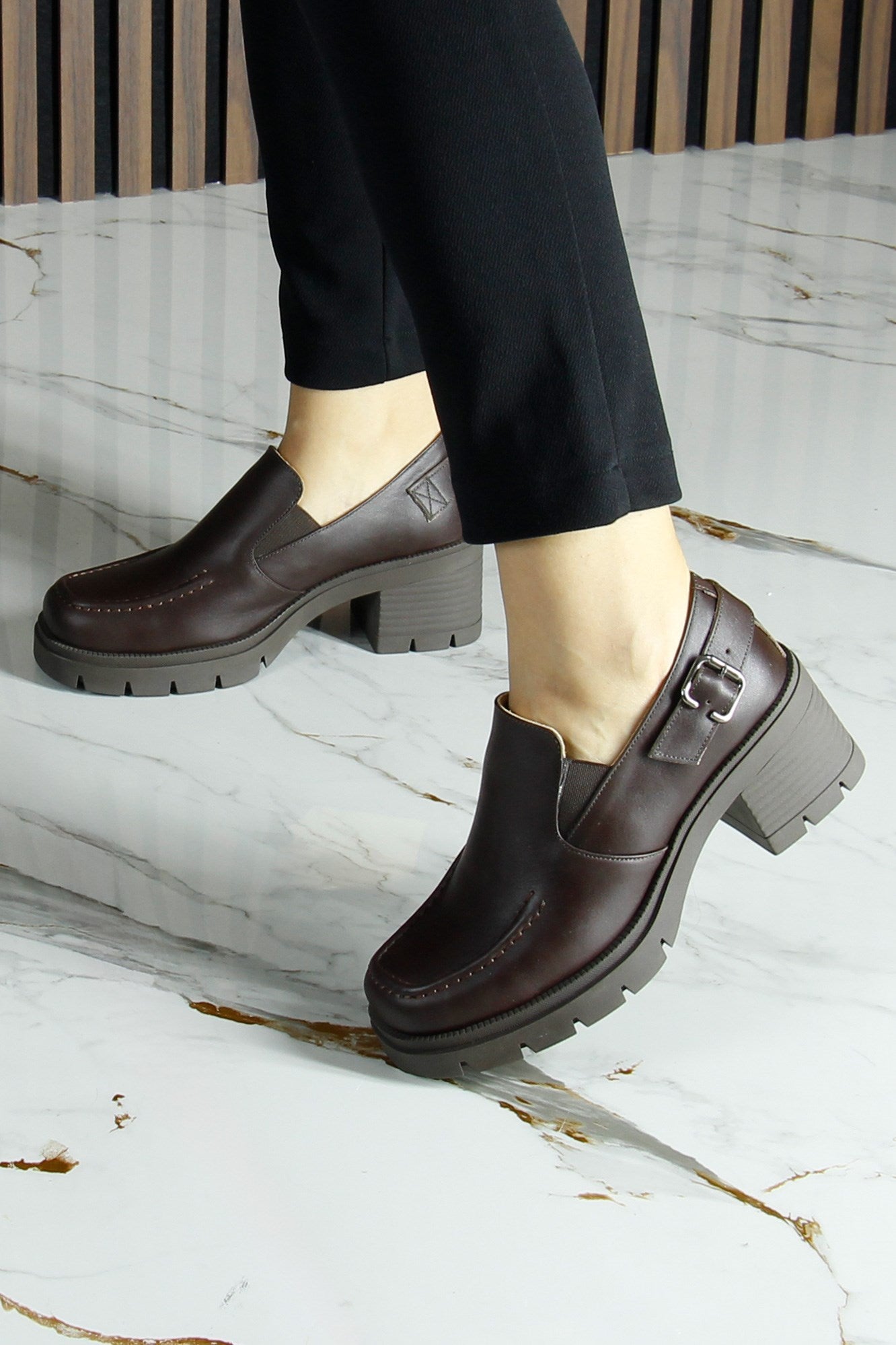 [MAX 5045] Kahverengi Hakiki Dana Derisi Lastikli Tokalı Kalın Topuklu Günlük Loafer Ayakkabı