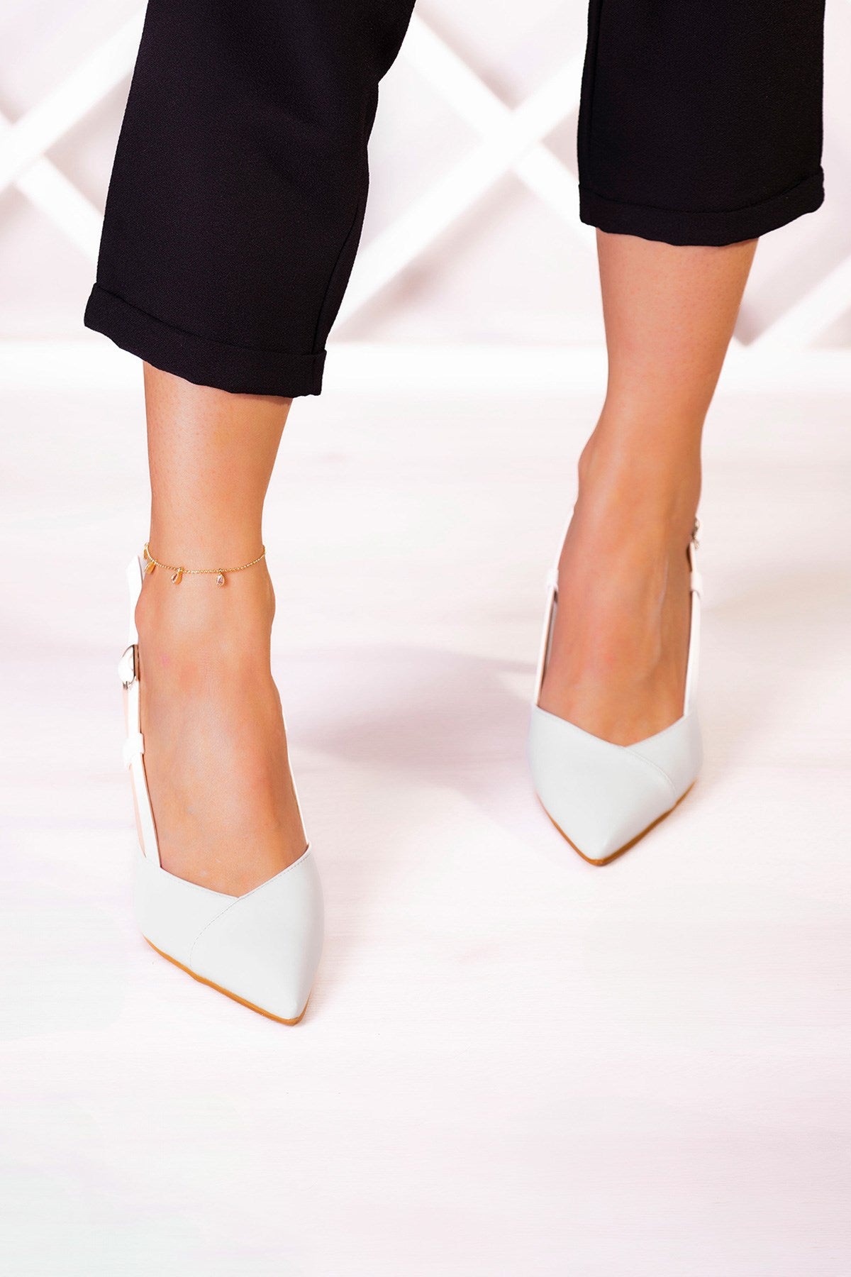 Sacha Beyaz Arkası Açık Stiletto