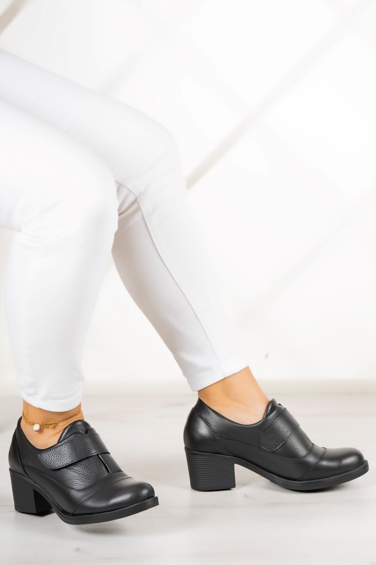 Shantel Siyah Hakiki Deri Günlük Topuklu Ayakkabı