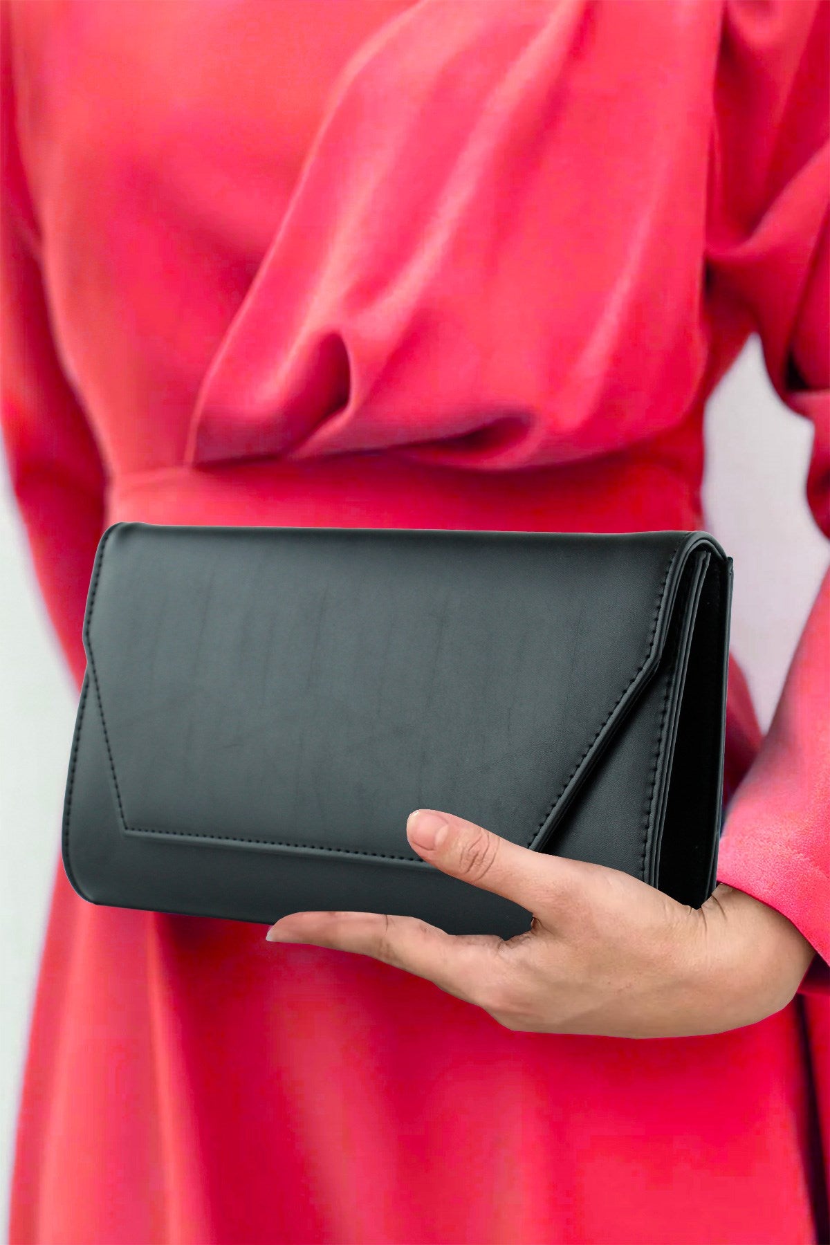 (ES0018AC) Siyah Zincir Askılı Manyetik Kapaklı İç Cepli Zarif Abiye El Çantası