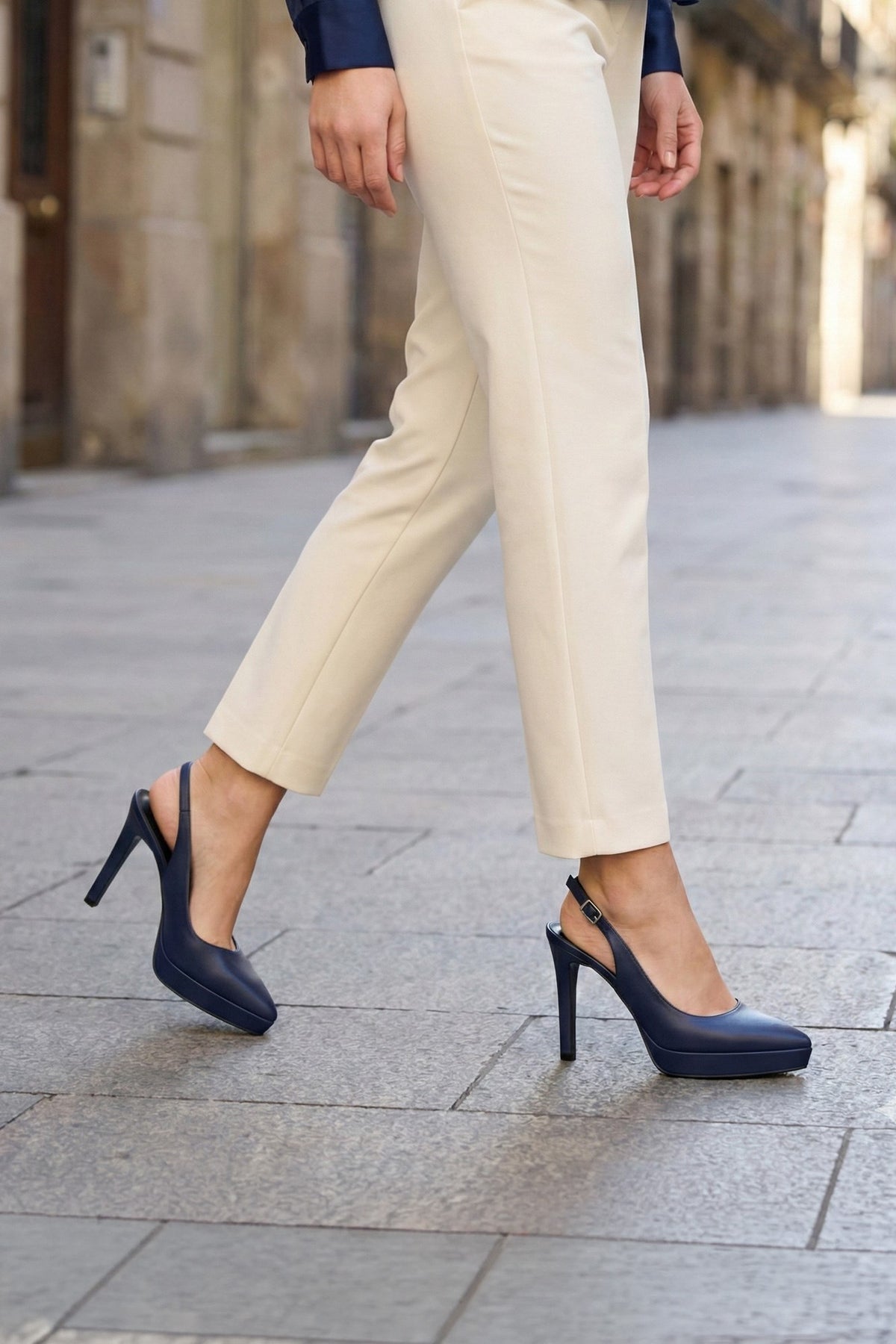 Scarlett Slingback Lacivert Vegan Sivri Burun Arkası Açık İnce Platform Topuklu Ayakkabı