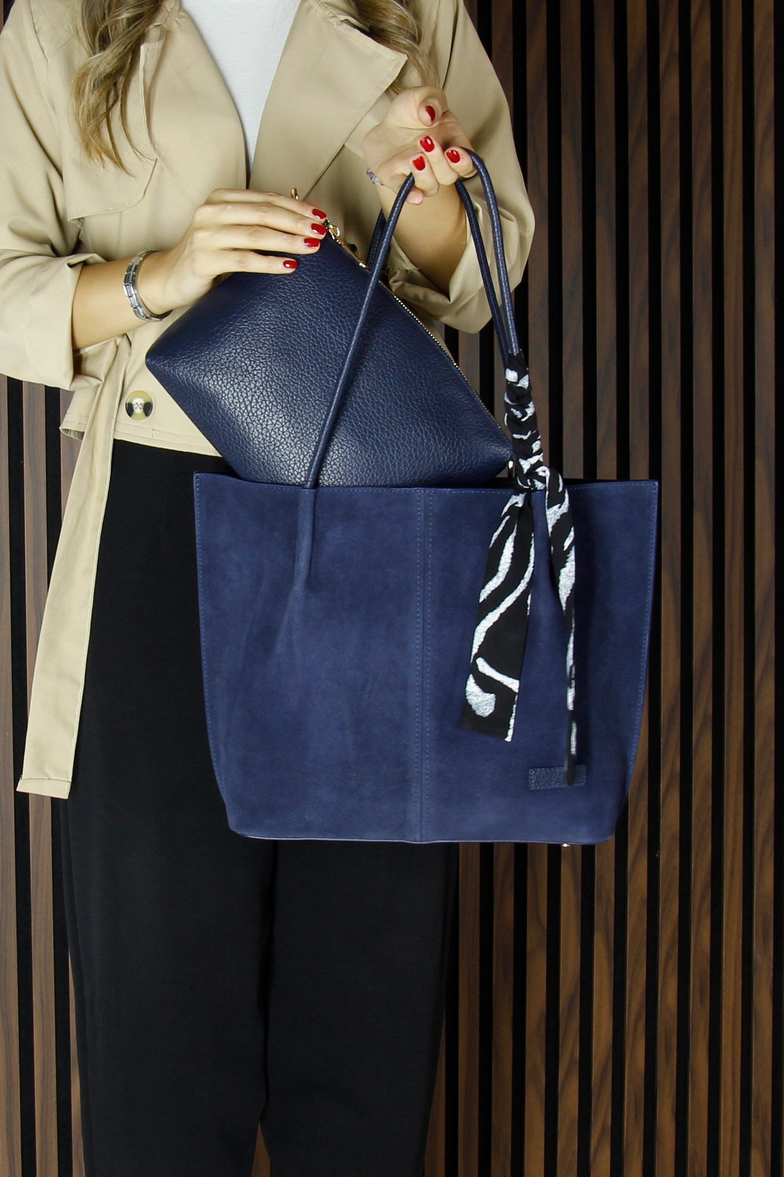 (VSN3093OC) Lacivert Hakiki Dana Süet Manyetik Kapaklı Büyük Boy Günlük Omuz Çantası ve Askılı El Çantası