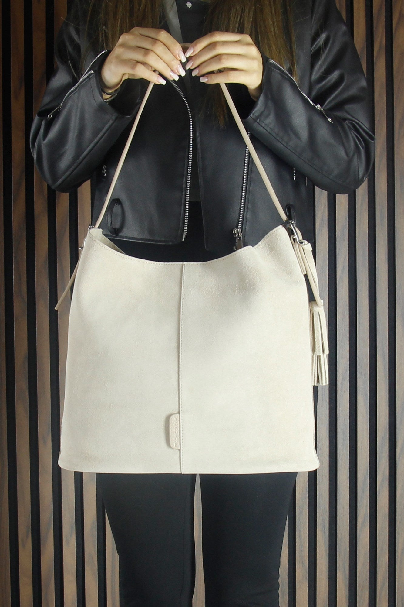 (VSN5016OC) Bej Hakiki Dana Süet Püsküllü Manyetik Kapaklı Büyük Boy Günlük Omuz Çantası ve El Çantası