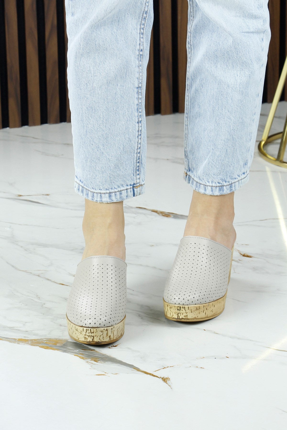 Aria Vizon Hakiki Dana Derisi Önü Kapalı Mantar Taban Görünümlü Dolgu Topuklu Terlik