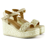 [7074] Bej İnci İşlemeli Tokalı Hasır Örgü Görünümlü Dolgu Topuklu Sandalet