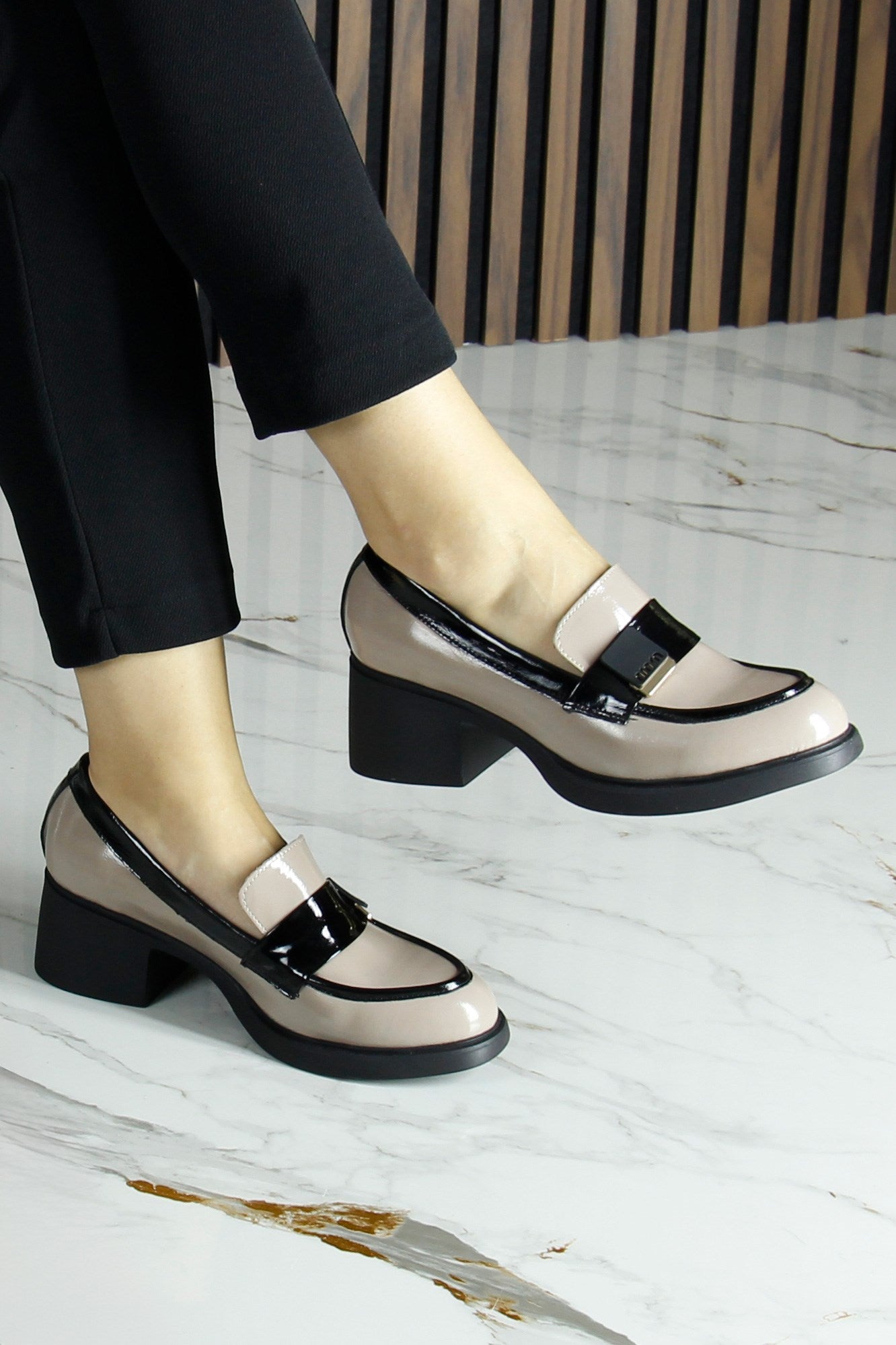 [MAX 54-141] Vizon Siyah Rugan Hakiki Dana Derisi Tokalı Kalın Topuklu Günlük Loafer Ayakkabı