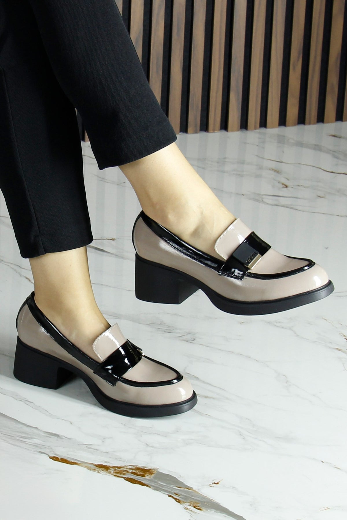 [MAX 54-141] Vizon Siyah Rugan Hakiki Dana Derisi Tokalı Kalın Topuklu Günlük Loafer Ayakkabı