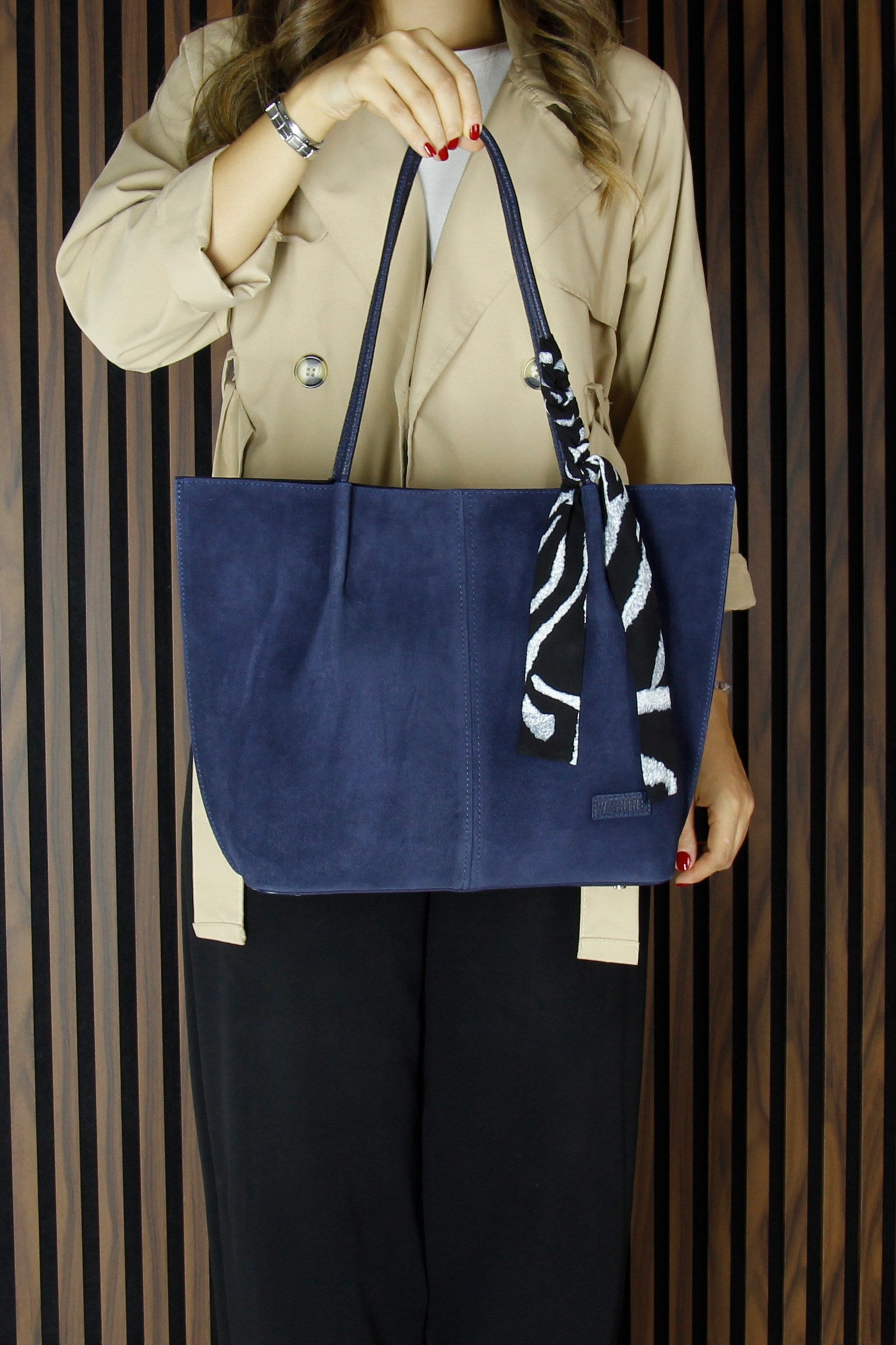 (VSN3093OC) Lacivert Hakiki Dana Süet Manyetik Kapaklı Büyük Boy Günlük Omuz Çantası ve Askılı El Çantası