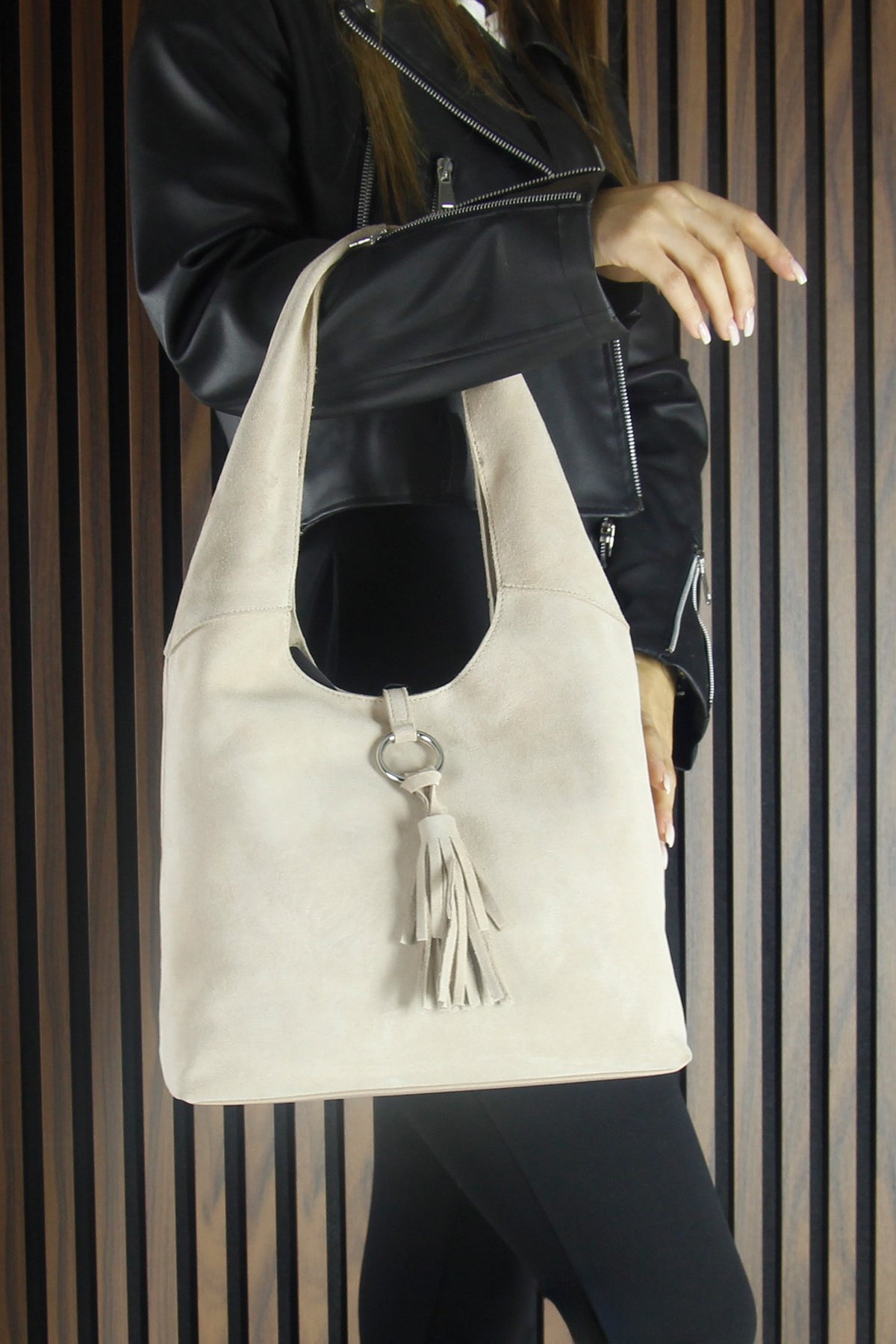 (VSN5015OC) Bej Hakiki Dana Süet Püsküllü Manyetik Kapaklı Orta Boy Günlük Omuz Çantası