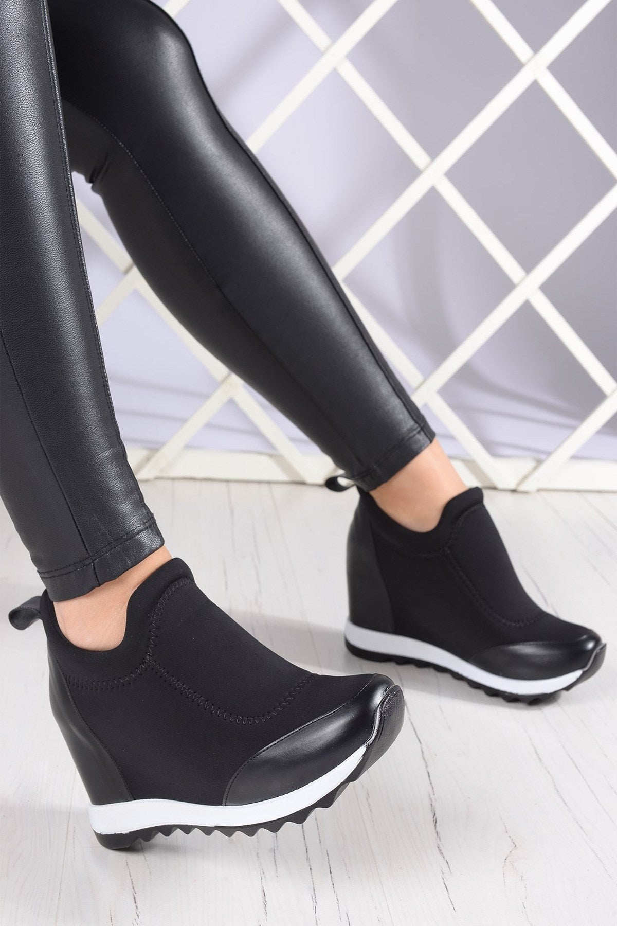 Anastasia Siyah Ön Yüz Streç Gizli Dolgu Günlük Ayakkabı