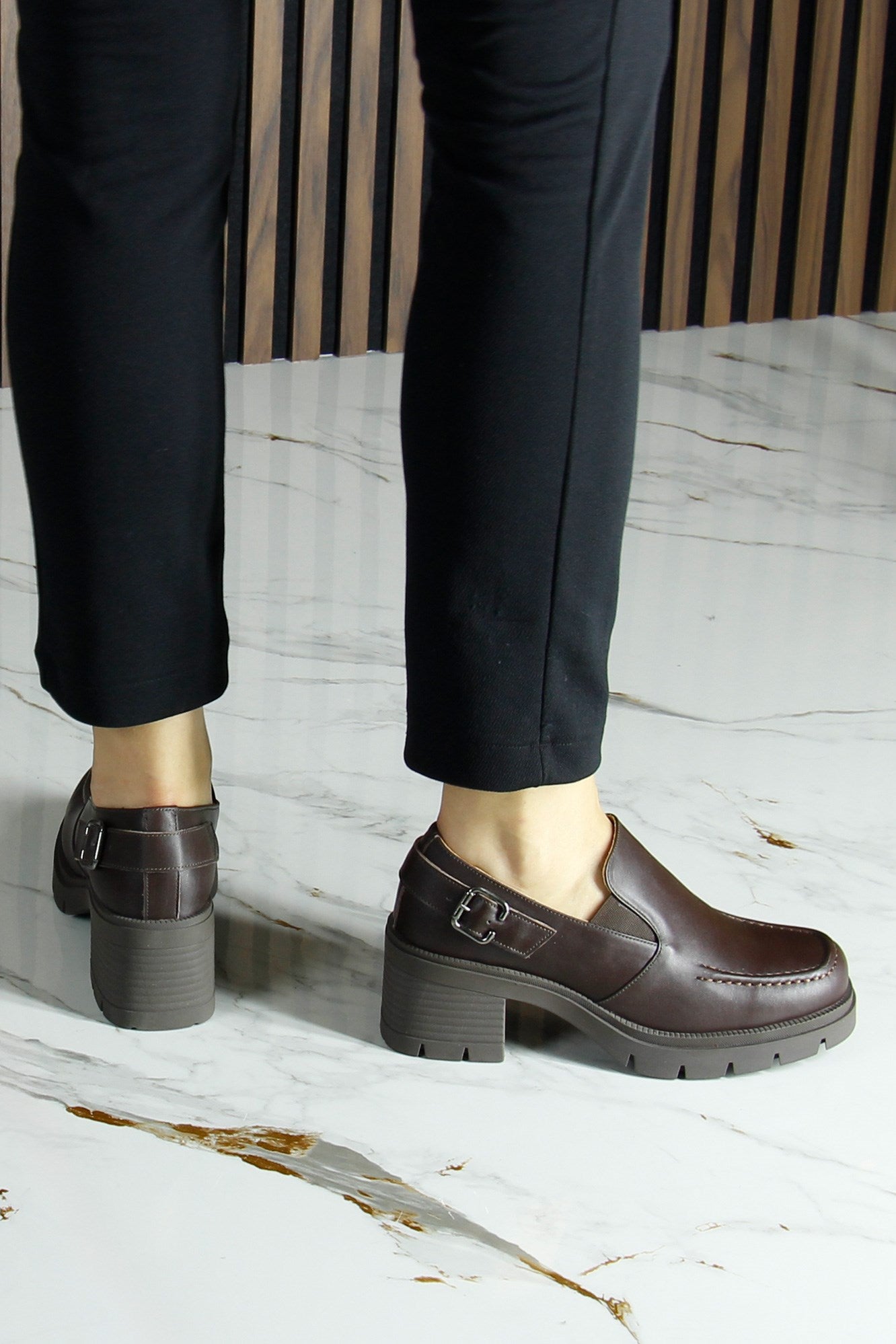 [MAX 5045] Kahverengi Hakiki Dana Derisi Lastikli Tokalı Kalın Topuklu Günlük Loafer Ayakkabı