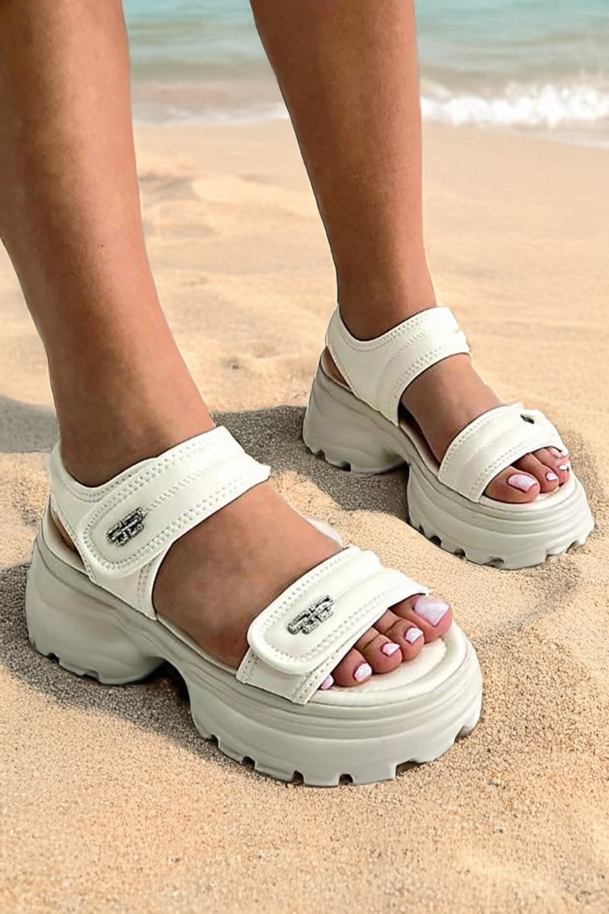 [7030] Bej Kristal Taşlı Çift Cırt Cırt Bantlı Platform Sandalet