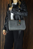 (VSN5011OC) Gri Hakiki Dana Süet Fermuarlı İç Cepli Askılı Boncuk Aksesuarlı Günlük Büyük Boy Omuz Çantası