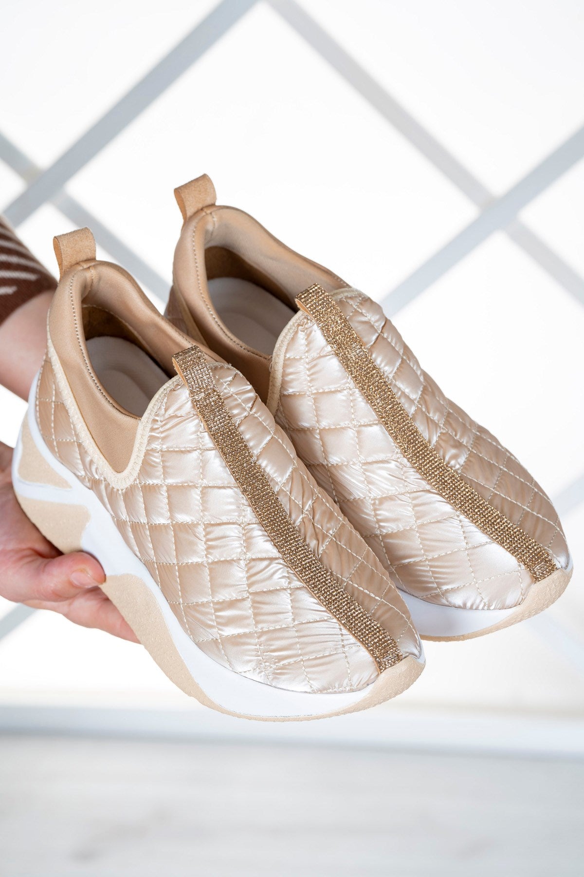 Cleopatra Bej Baklava Desenli Taşlı Sneaker