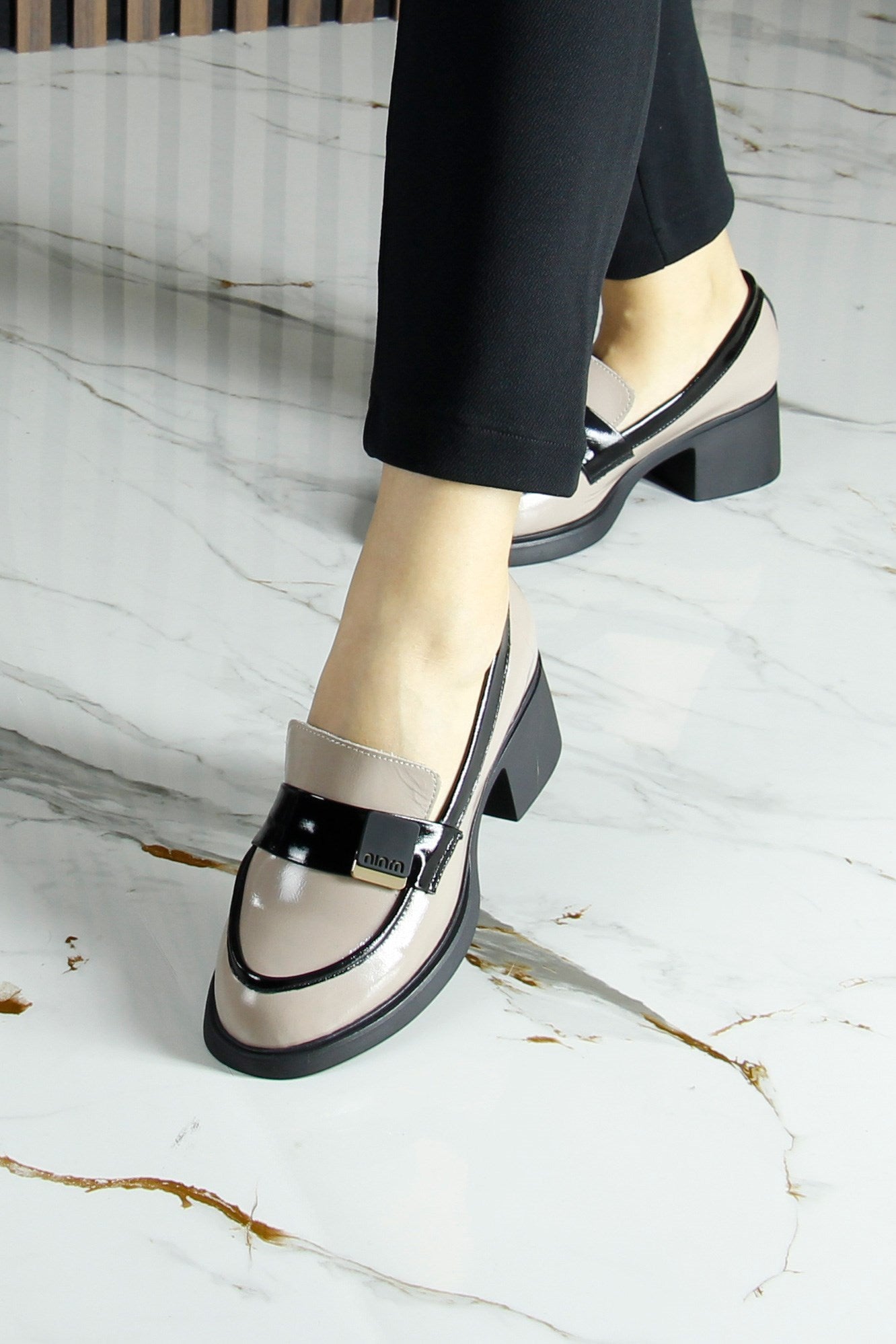 [MAX 54-141] Vizon Siyah Rugan Hakiki Dana Derisi Tokalı Kalın Topuklu Günlük Loafer Ayakkabı