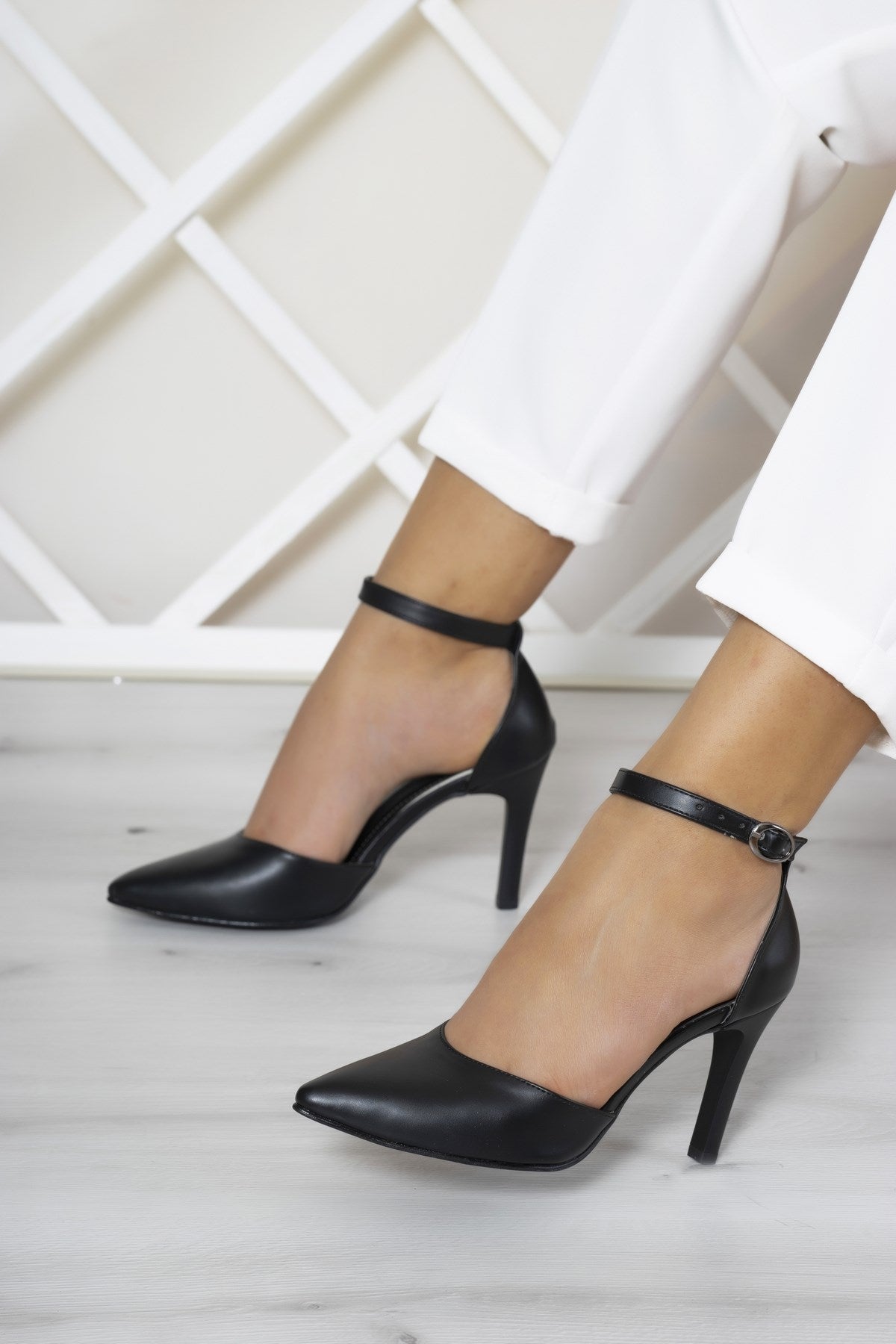Sindy Siyah Vegan Stiletto