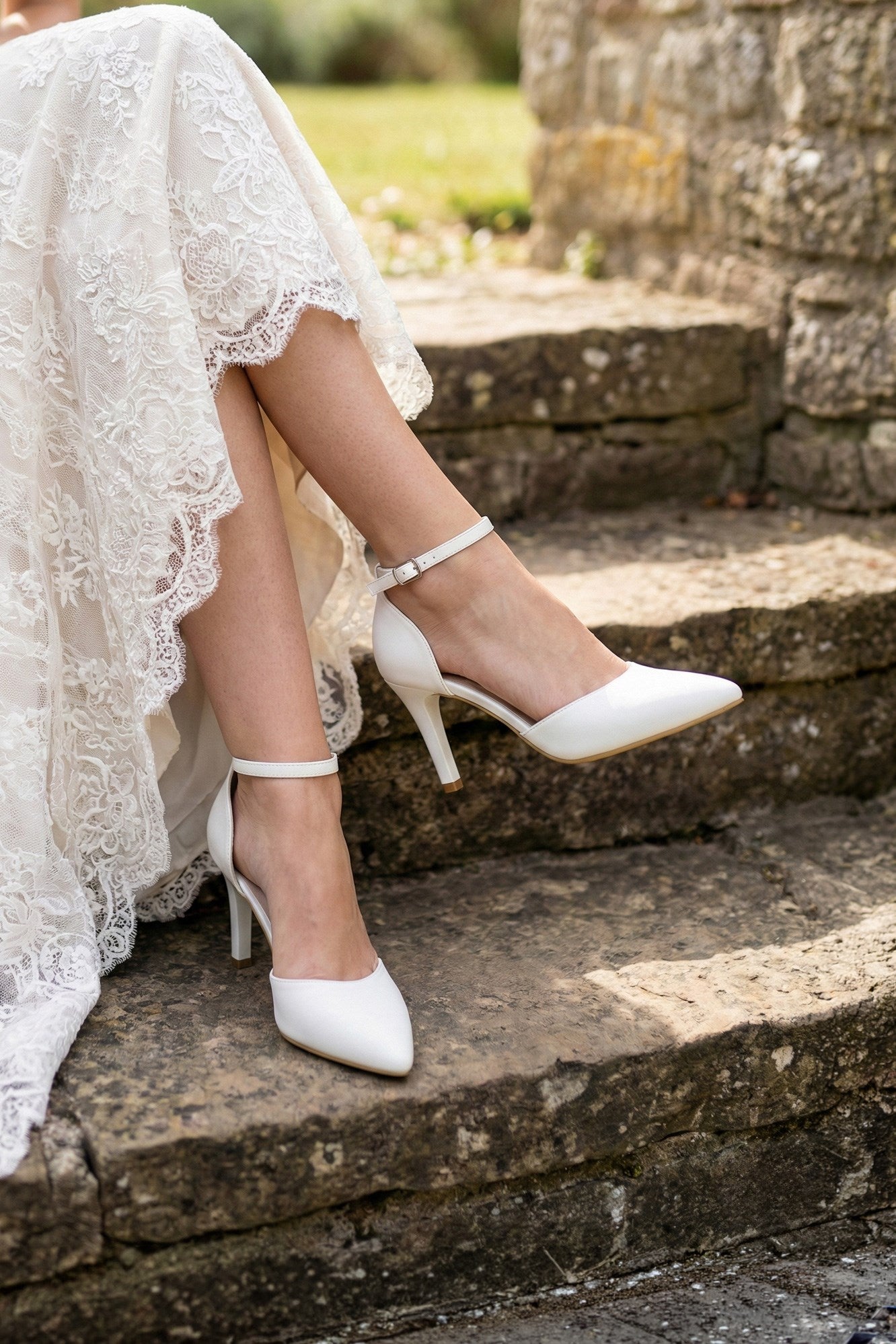 Sindy Beyaz Vegan Bantlı İnce Topuklu Stiletto Gelin Ayakkabısı