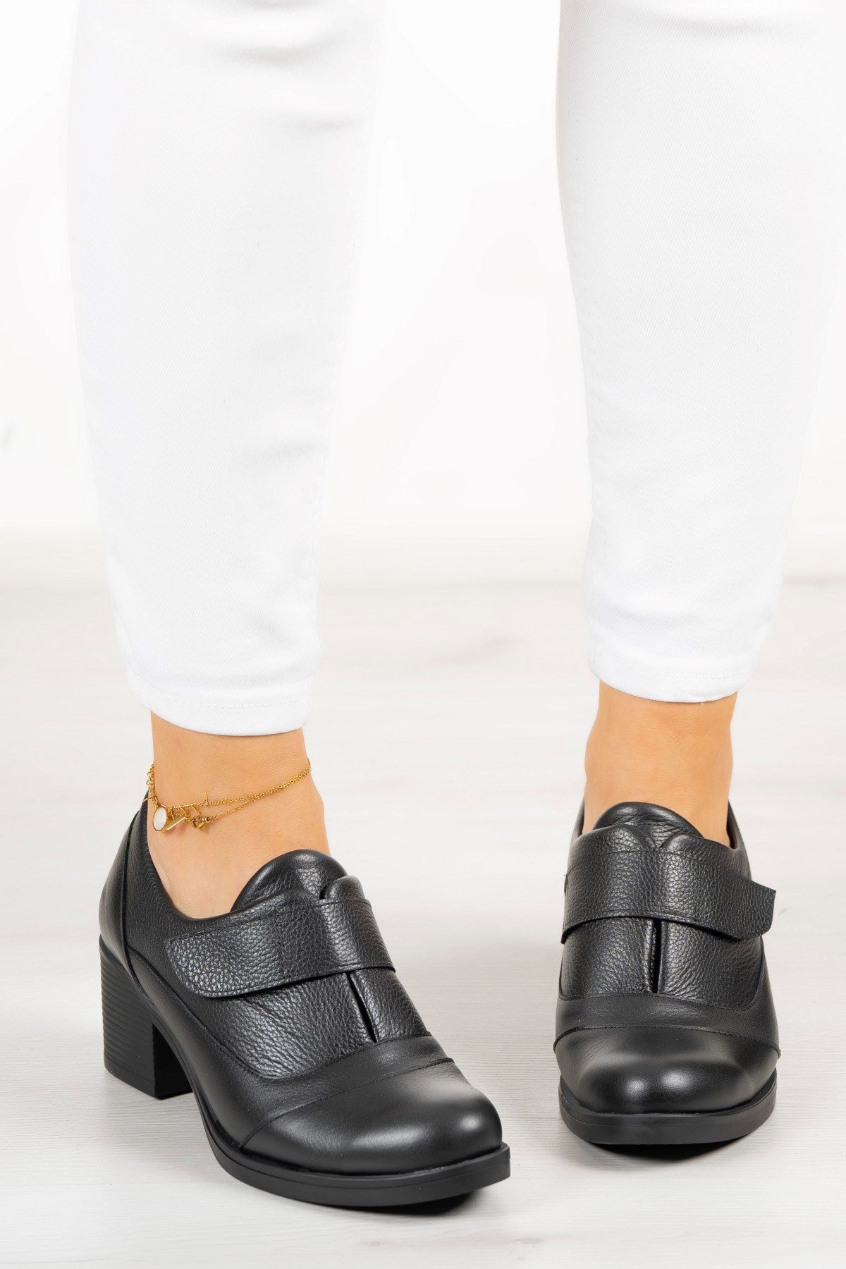 Shantel Siyah Hakiki Deri Günlük Topuklu Ayakkabı