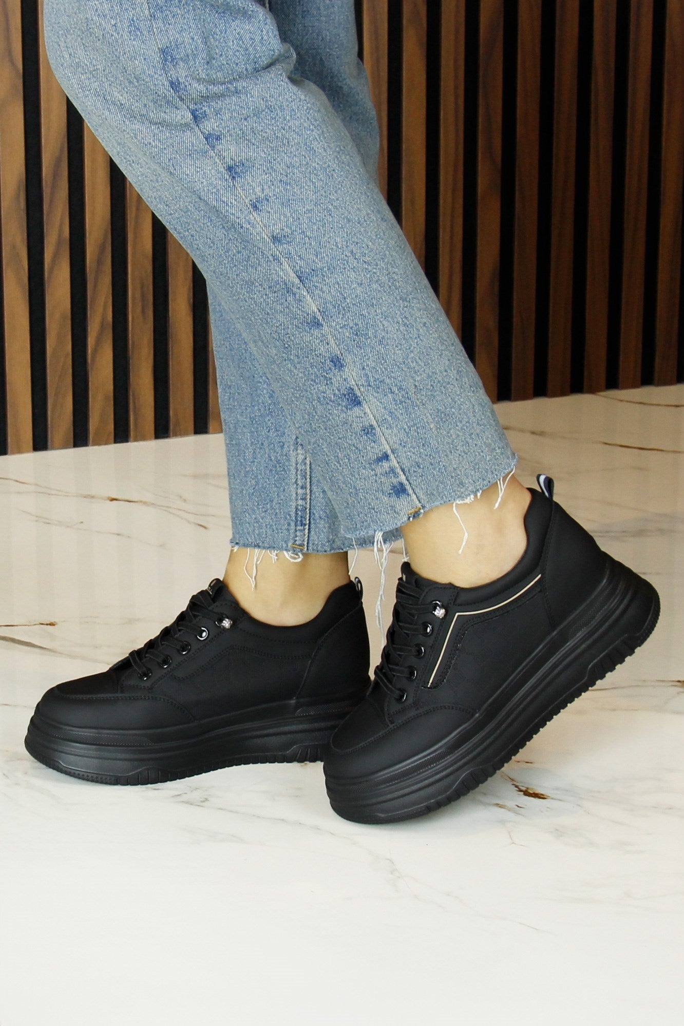 [8000] Siyah Vegan Yuvarlak Burun Lastik Bağcıklı Flatform Taban Günlük Sneaker Spor Ayakkabı