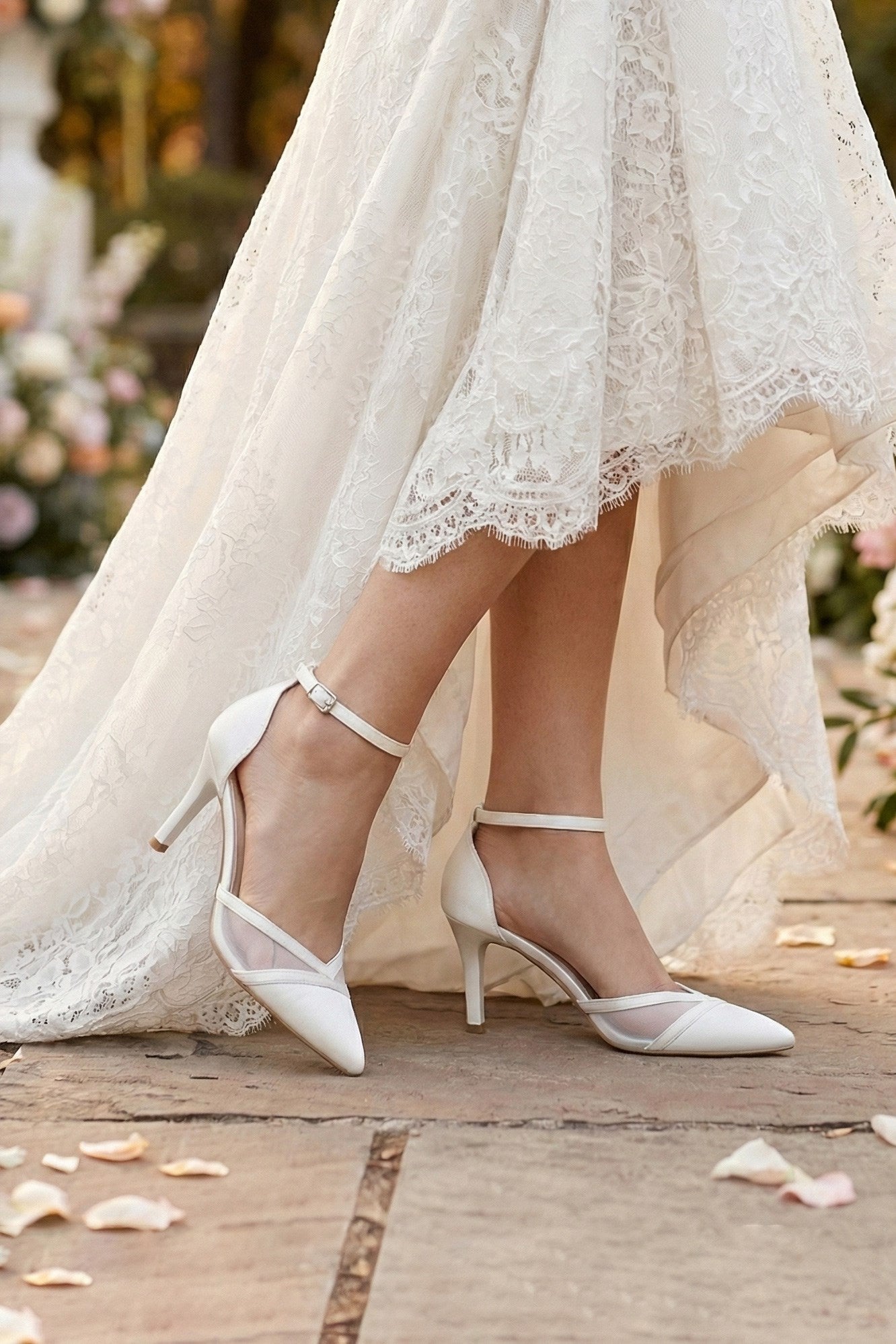 Liana Beyaz Vegan Fileli Sivri Burun İnce Topuklu Klasik Gelin Ayakkabısı