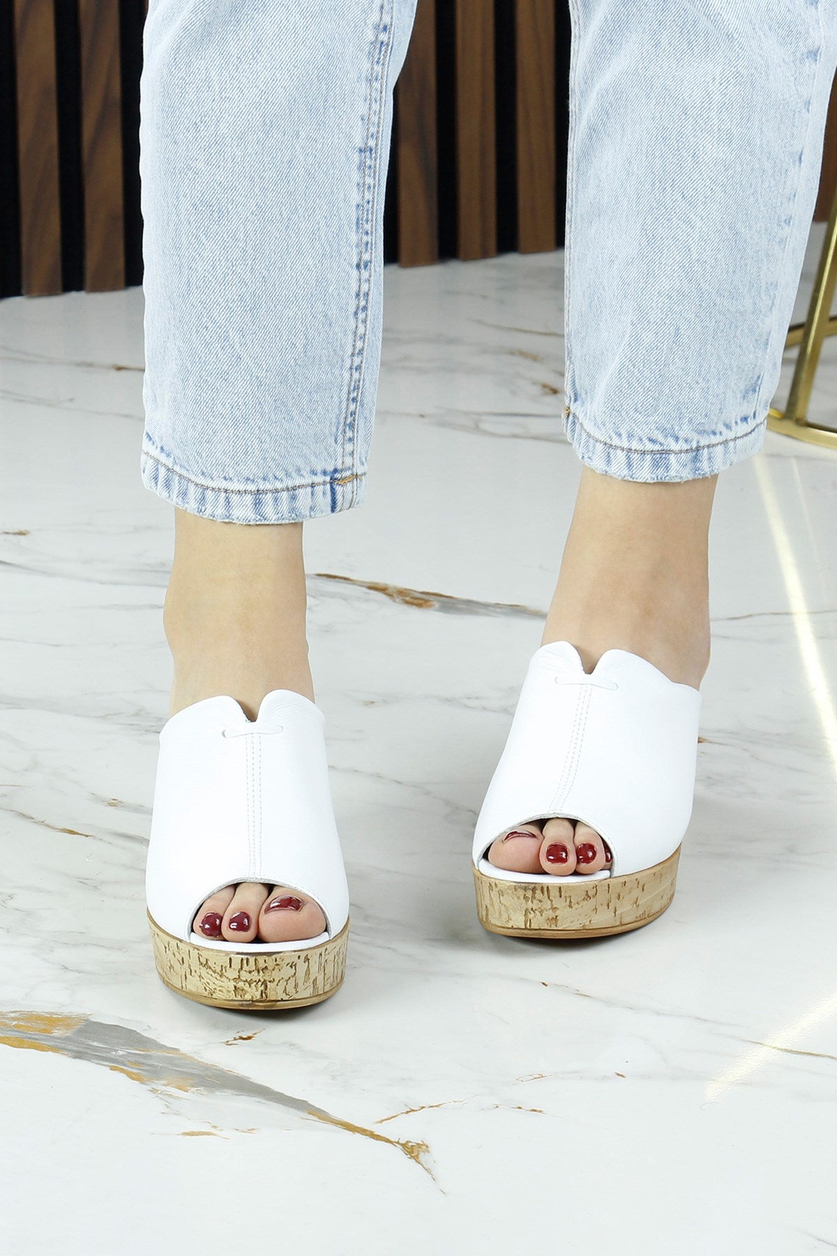 Mallery Beyaz Hakiki Dana Derisi Önü Açık Mantar Taban Görünümlü Dolgu Topuklu Terlik