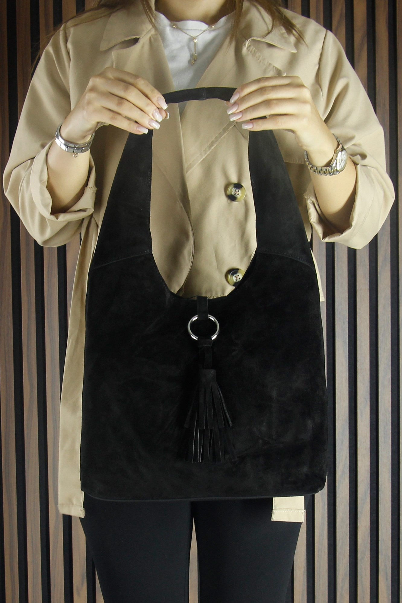 (VSN5015OC) Siyah Hakiki Dana Süet Püsküllü Manyetik Kapaklı Orta Boy Günlük Omuz Çantası