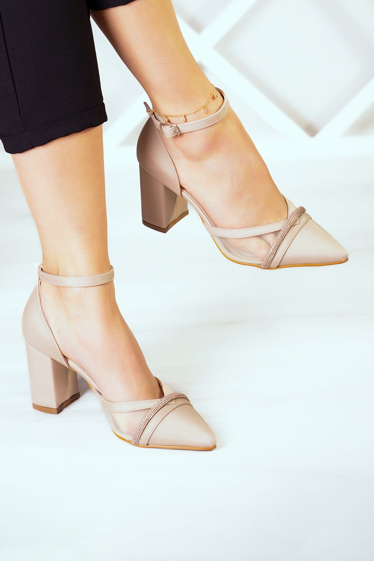 Molly Ten Saten Taşlı Fileli Kalın Topuklu Ayakkabı