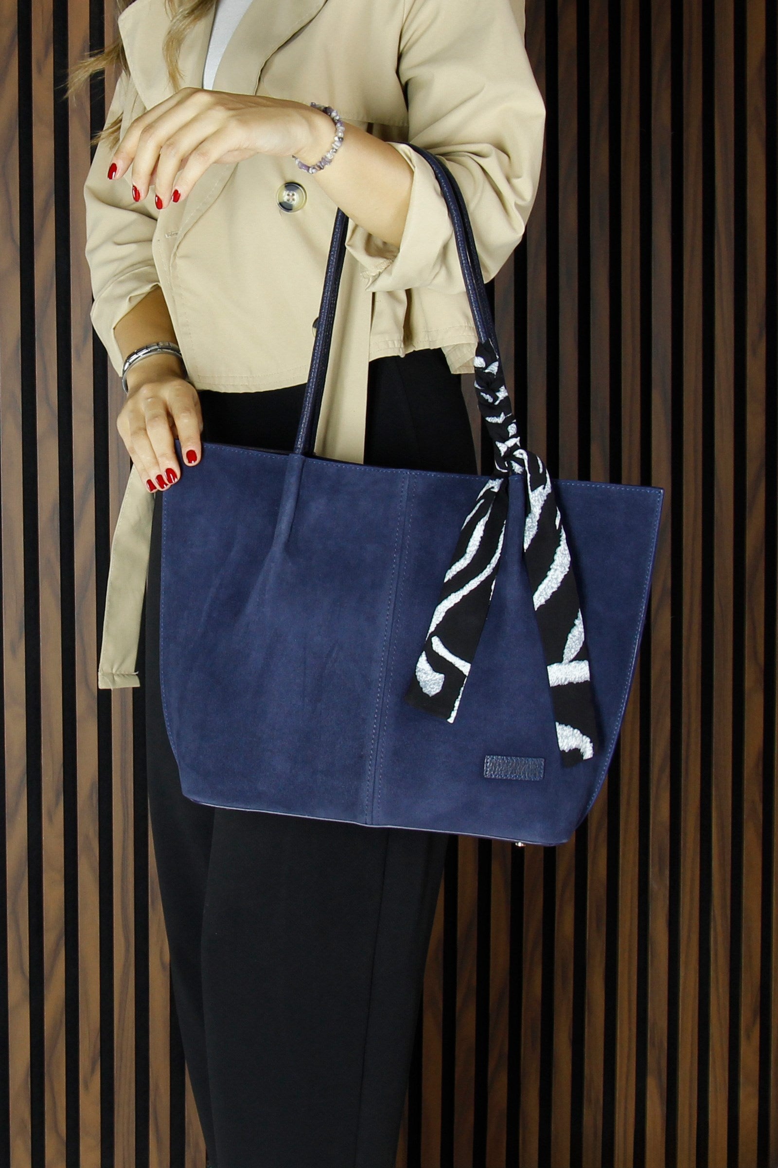 (VSN3093OC) Lacivert Hakiki Dana Süet Manyetik Kapaklı Büyük Boy Günlük Omuz Çantası ve Askılı El Çantası