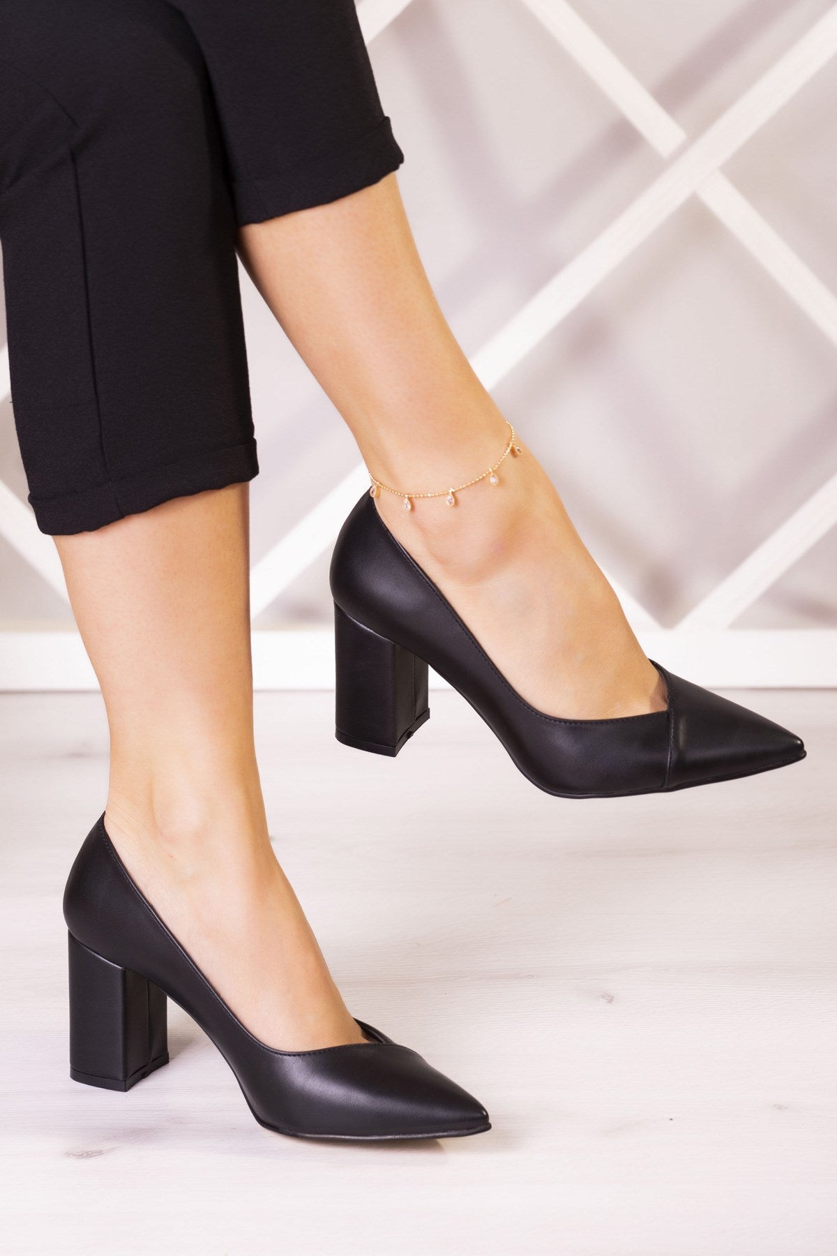 Belinda Siyah Kalın Topuklu Ayakkabı