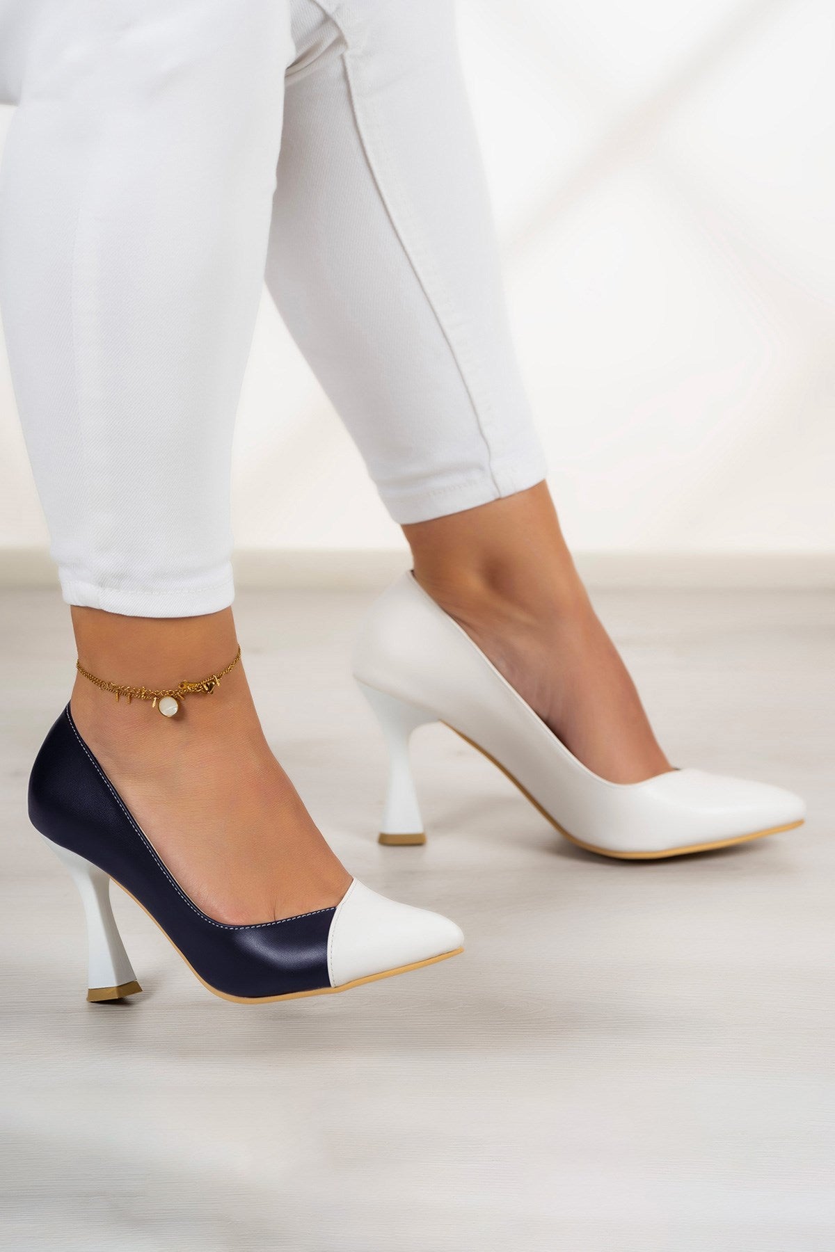 Jatqılı Plus Lacivert Beyaz İnce Kadeh Topuklu Klasik Ayakkabı