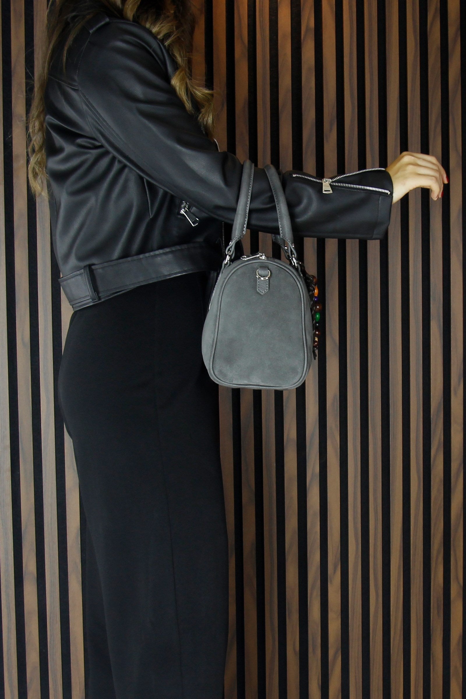 (VSN5011OC) Gri Hakiki Dana Süet Fermuarlı İç Cepli Askılı Boncuk Aksesuarlı Günlük Büyük Boy Omuz Çantası