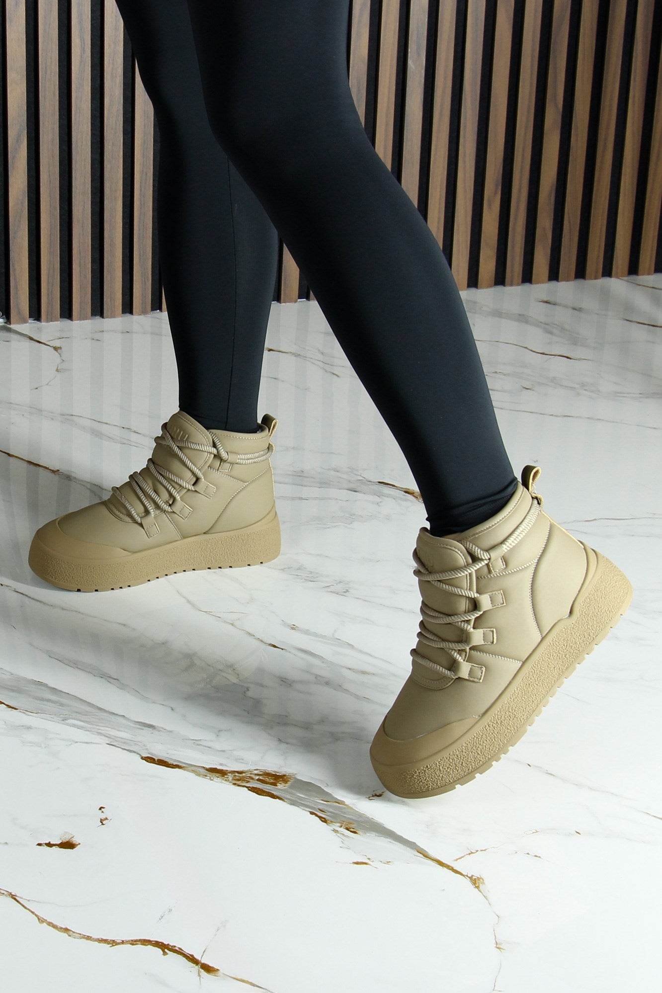 [261-BDLZ2004] Vizon Vegan Kürk Astarlı Bağcıklı Yuvarlak Burun Flatform Taban Günlük Bot