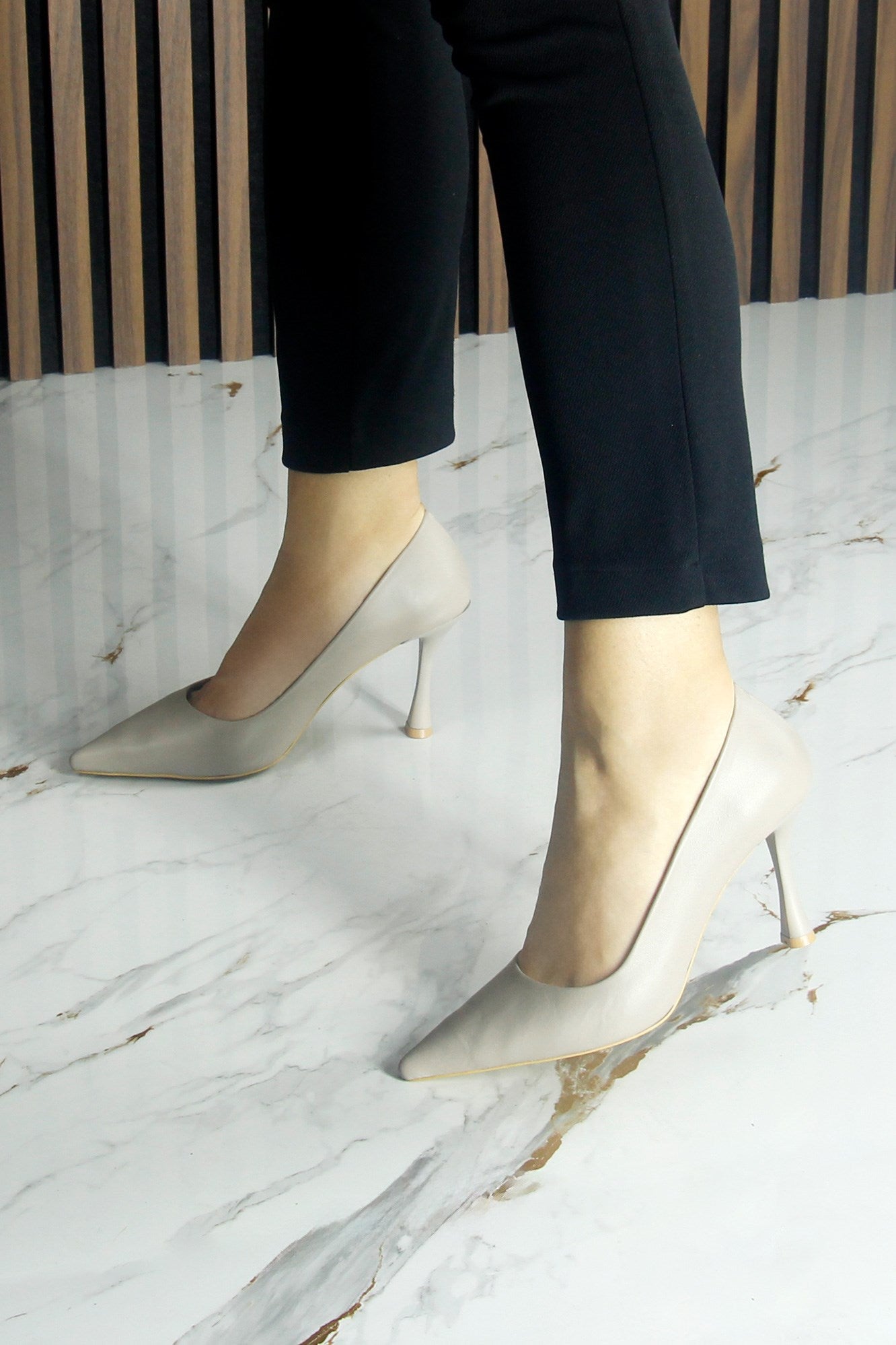 Suzanna Vizon Hakiki Dana Derisi Sivri Burun Klasik İnce Topuklu Ayakkabı