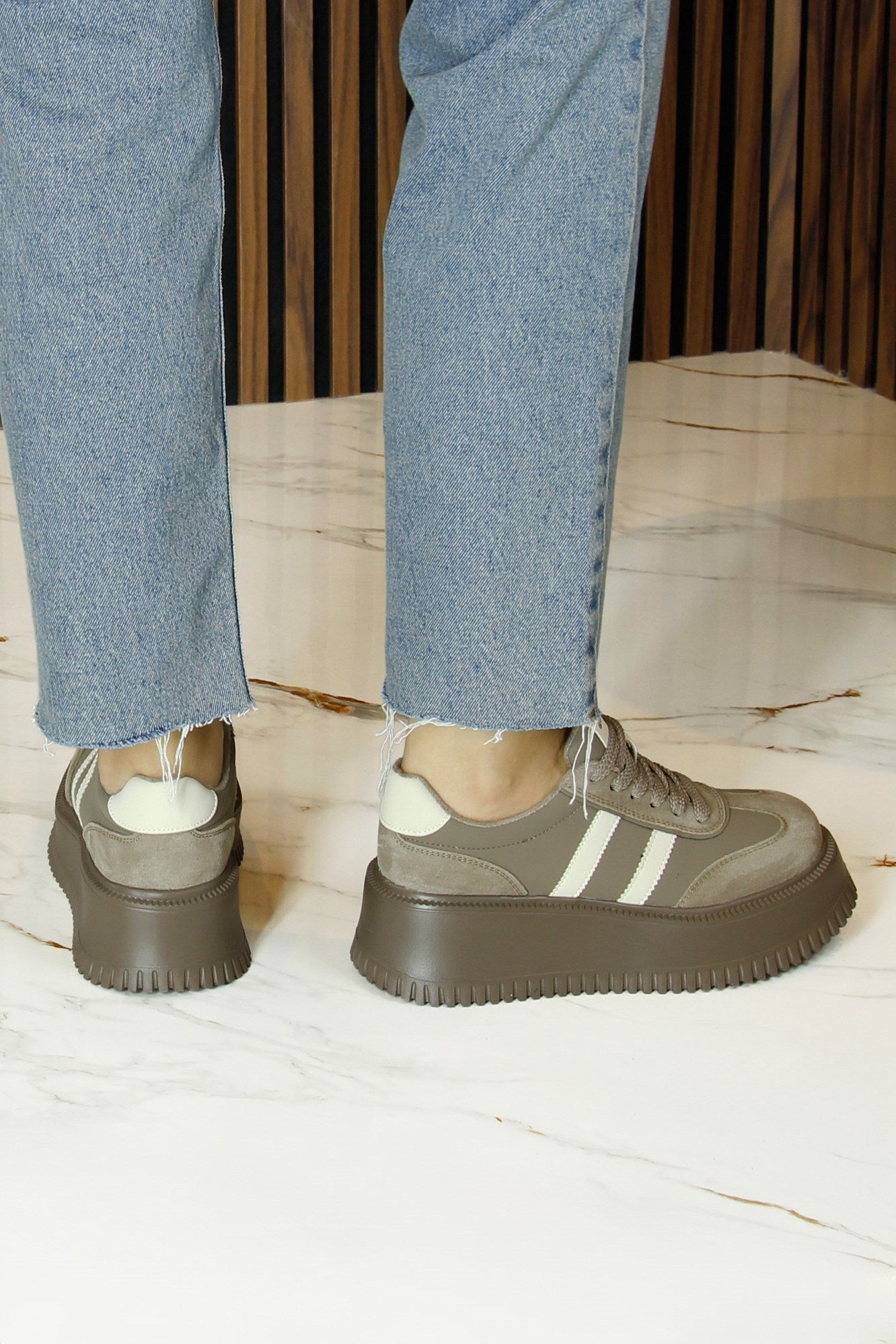 [8031] Kahverengi Vegan Süet Yuvarlak Burun Bağcıklı Flatform Taban Günlük Sneaker Spor Ayakkabı