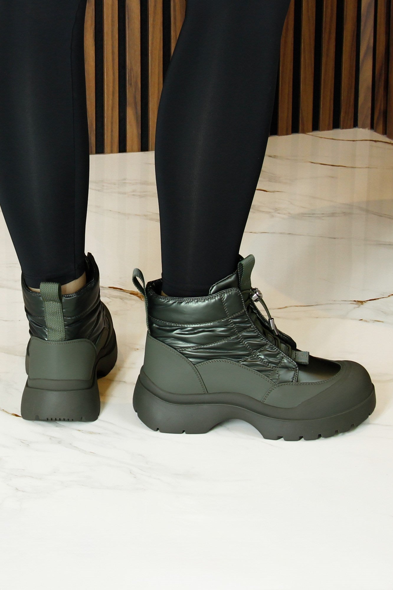 [8051] Yeşil Vegan Kalp Klipsli Lastik Bağcıklı Kürk Astarlı Yuvarlak Burun Günlük Bot